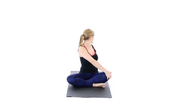 Yoga trị liệu bệnh thoát vị đĩa đệm